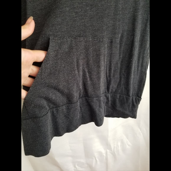 Hooded lightweight v-neck shirt with front pocket - Picture 4 of 4